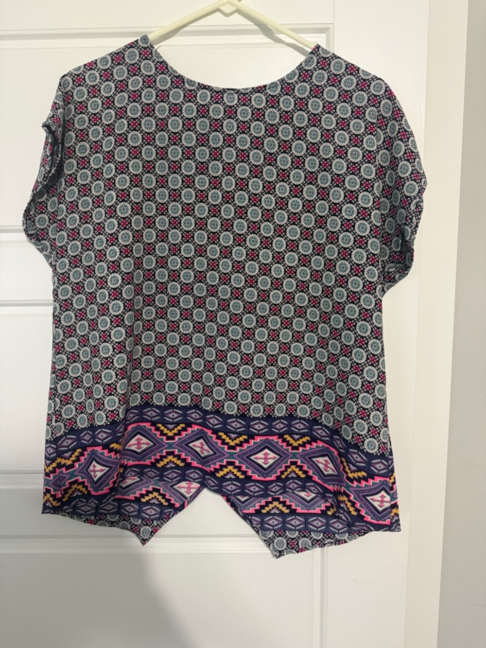 Short-Sleeve Geometric Border-Print Blouse in Navy, Pink & White
